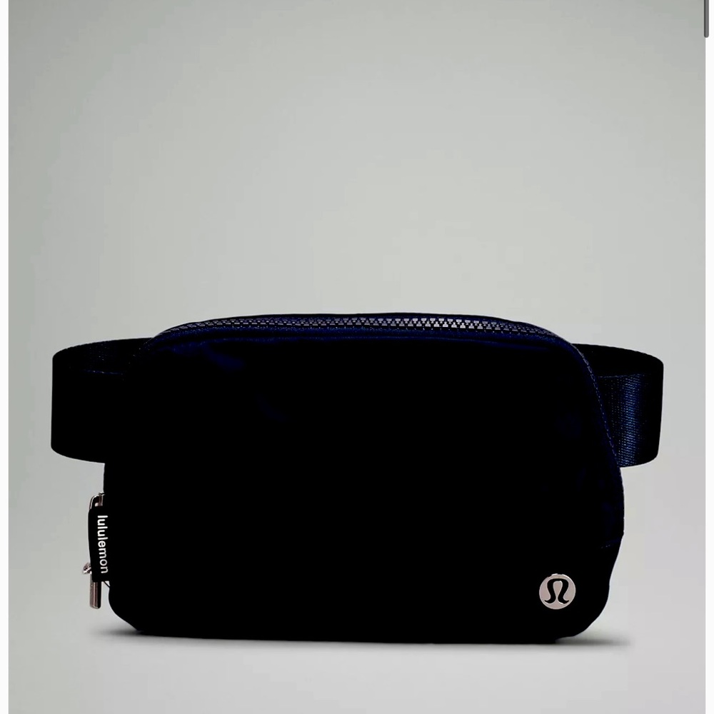 Lululemon Everywhere Belt bag black